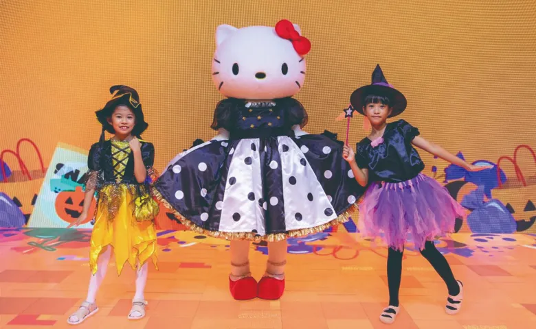 halloween awaji island - hello kitty