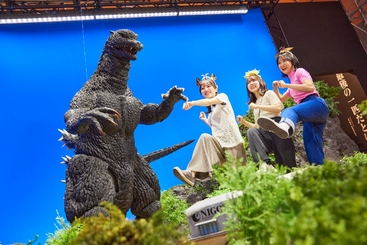 The Studio That Takes Movies and Photos with Godzilla in Godzilla